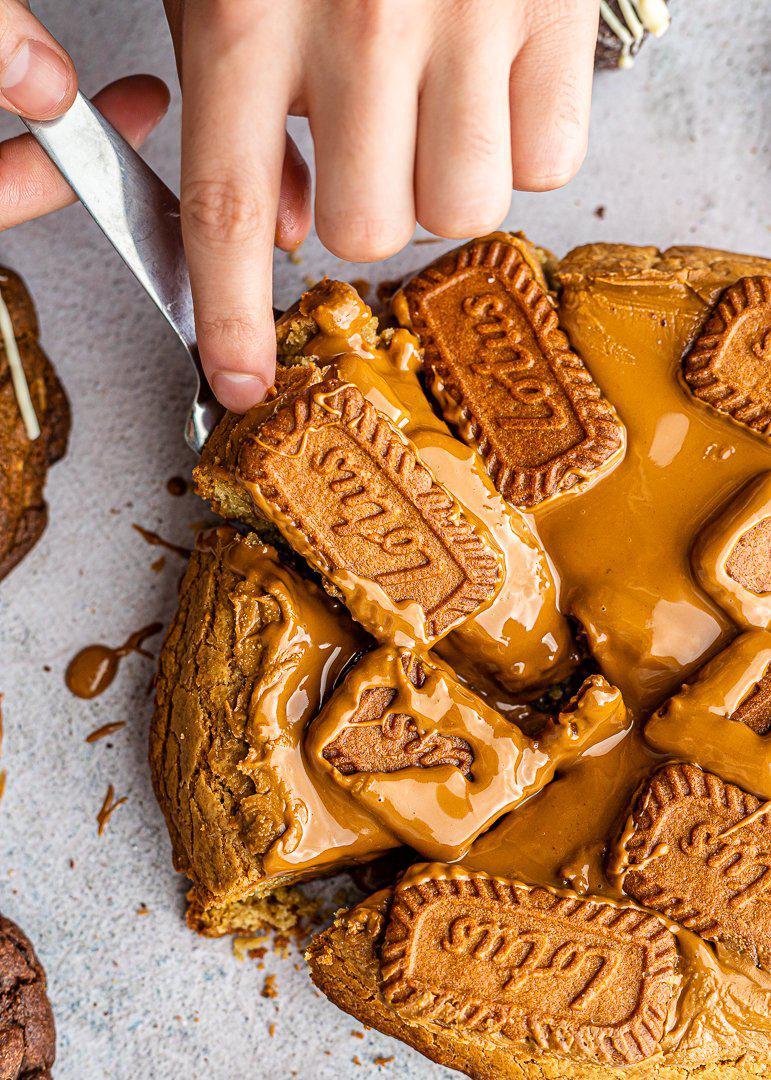 1kg Biscoff- BIGG Brownies & THICC Cookies - New York Style Cookies